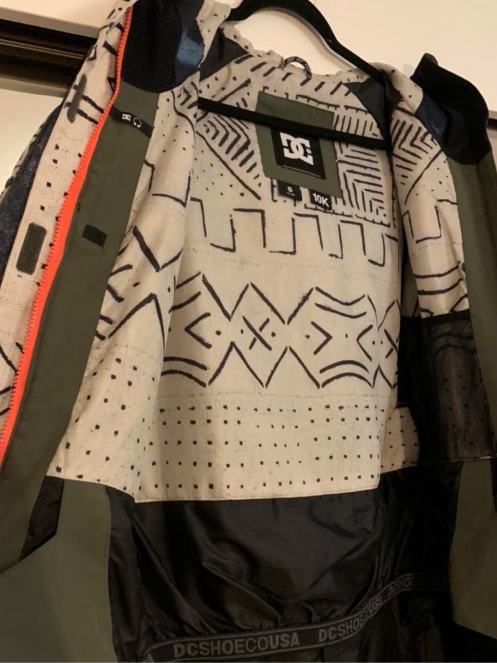 DC Riji SE Snowboard Jacket - Picture 2 of 4